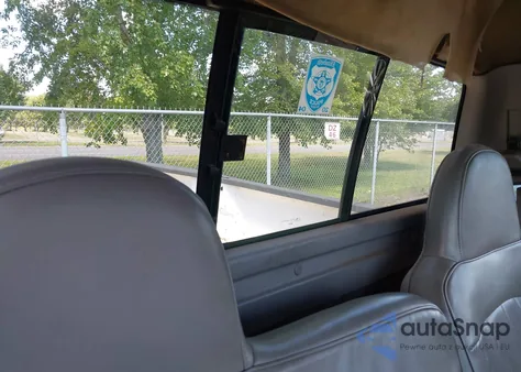 1998 Ford F-250 Lariat/Standard/Xl/Xlt from USA, damaged, VIN 1FTPF28W3WNA47665